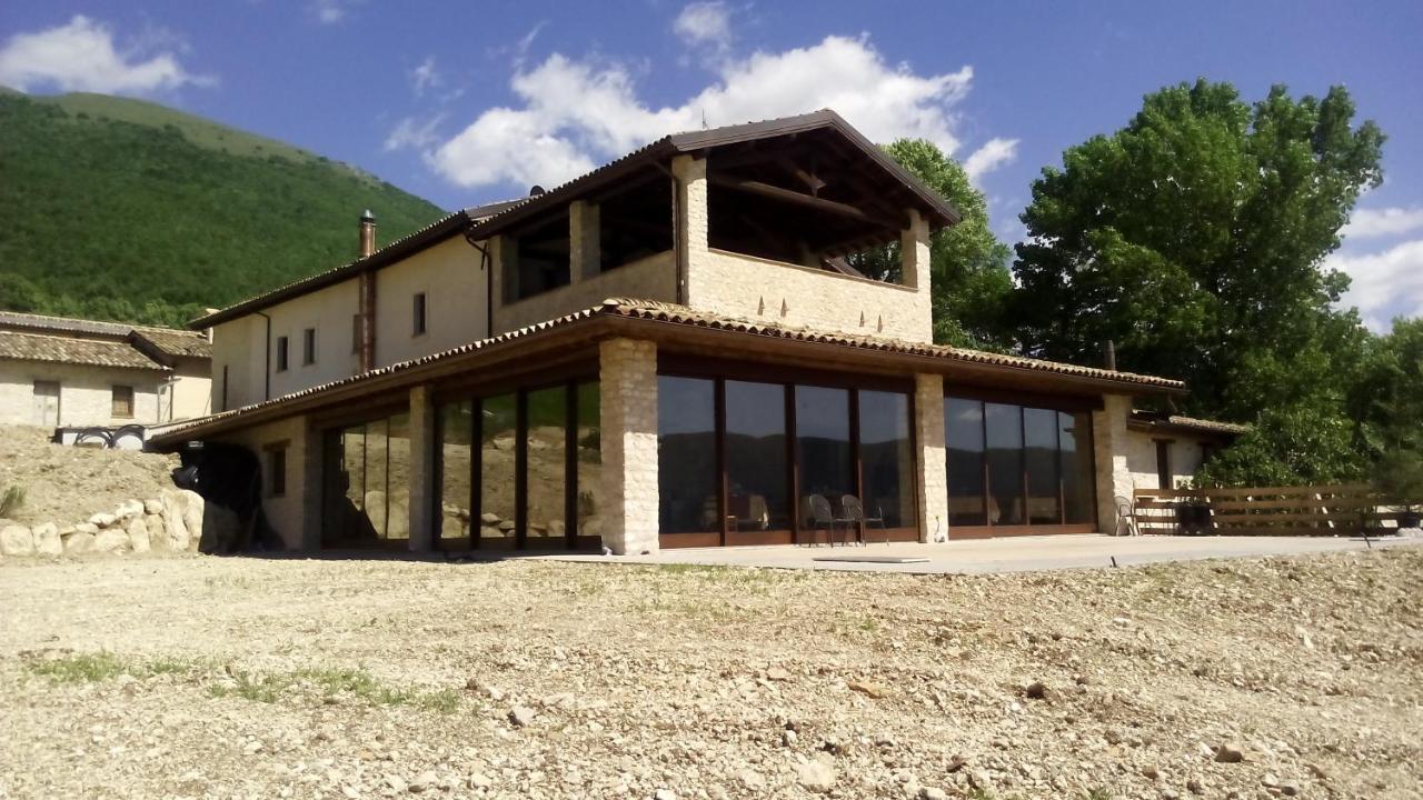 Agriturismo Il Casale Degli Amici Норча Экстерьер фото