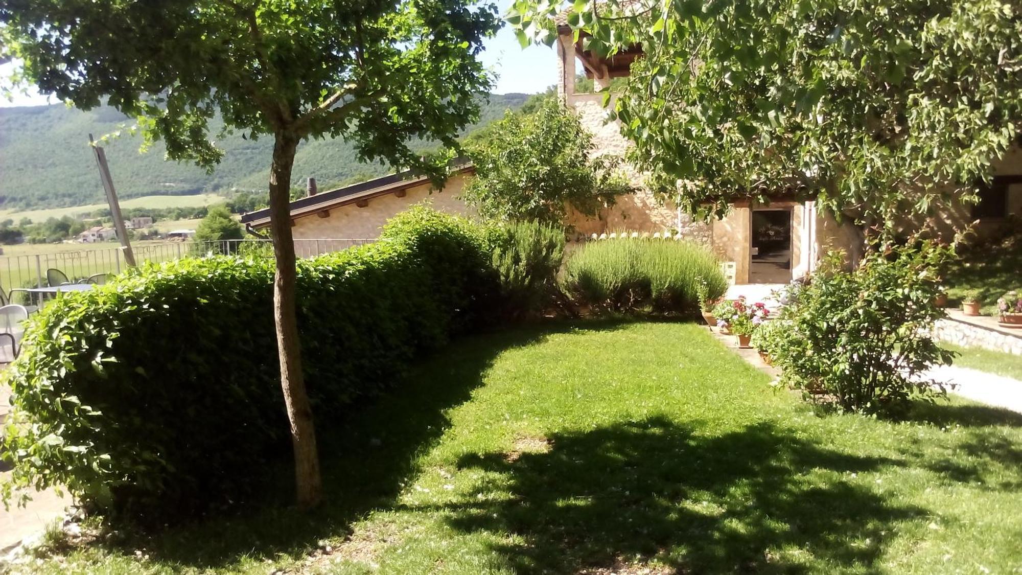 Agriturismo Il Casale Degli Amici Норча Экстерьер фото